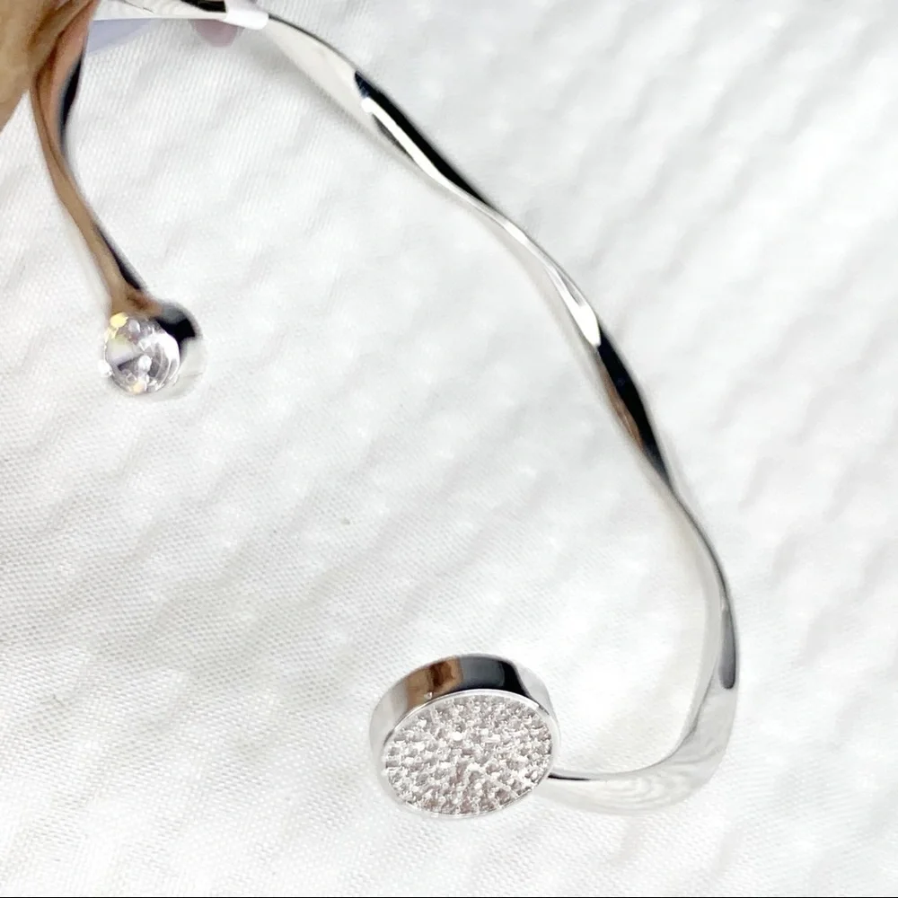 𝅺NEW STOCK-Pave Zircon/Twisted Metal Open Bracelet - Picture 9 of 11
